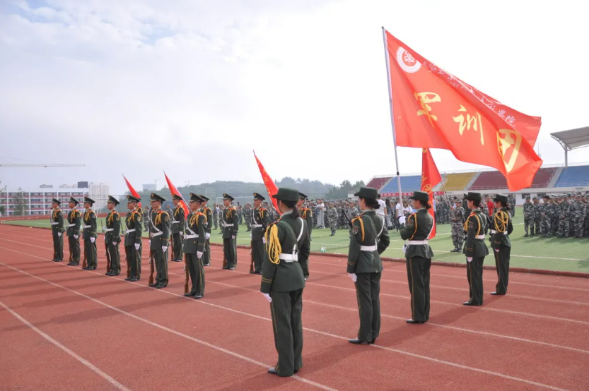 乘風破浪戎裝起航 綻放青春士氣昂揚——學(xué)院舉行2021級中職新生軍訓(xùn)開訓(xùn)儀式