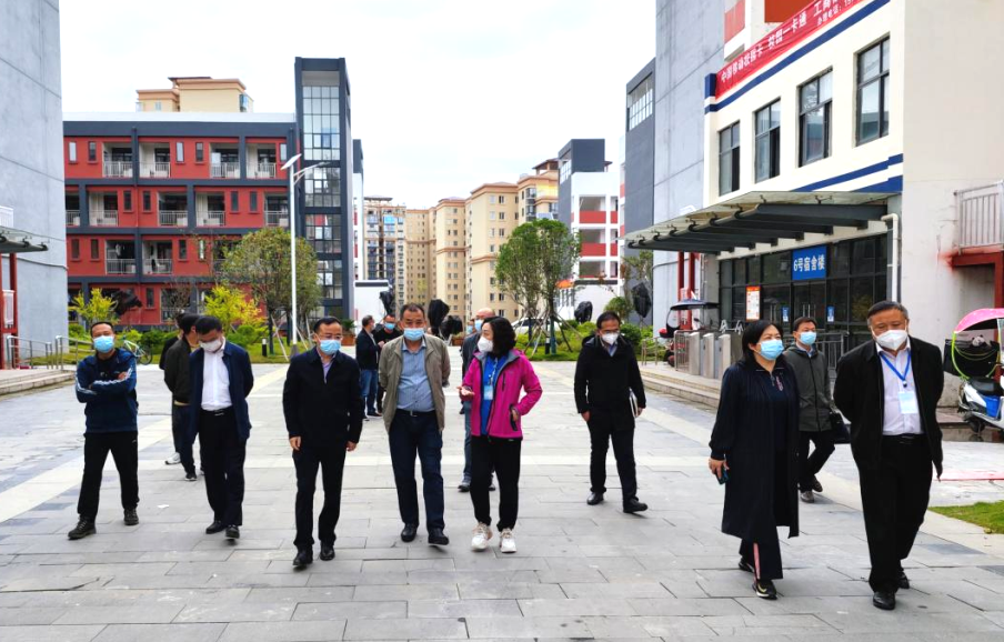 畢節(jié)市人民政府辦公室副主任金莉、畢節(jié)市教育局副局長何友國一行到我院檢查指導(dǎo)疫情防控工作