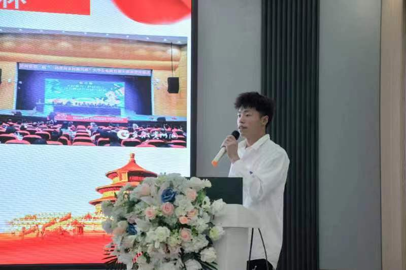 2021-2022學年國家獎學金獲得者個人事跡專欄第一期——黃杏、譚程慧