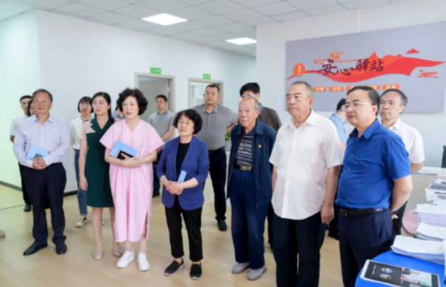 省、市關(guān)心下一代工作委員會(huì)赴畢節(jié)工業(yè)職業(yè)技術(shù)學(xué)院調(diào)研