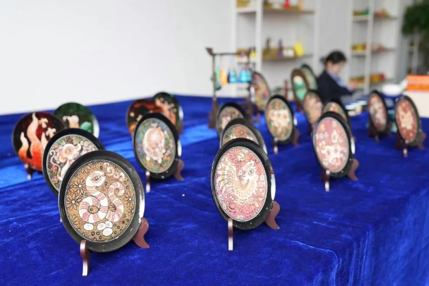 競(jìng)賽進(jìn)行時(shí)｜我院開(kāi)展黔西北民族民間工藝技藝體驗(yàn)活動(dòng)，技能大賽與文化傳承同行